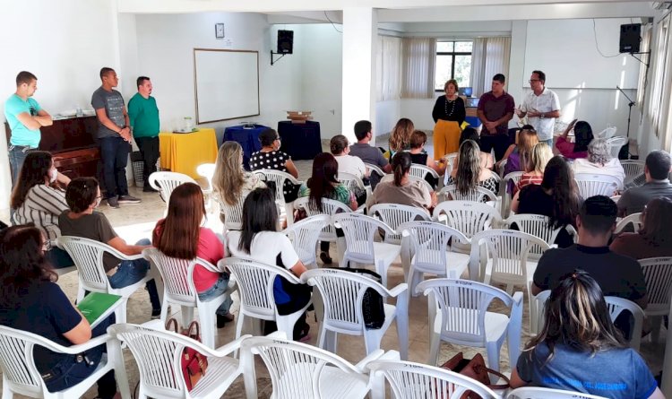 Vice-prefeito e secretário de Educação de Itaperuna participam da entrega simbólica de 680 notebooks