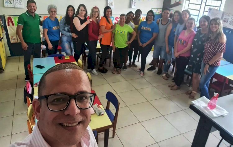 Secretário de Educação de Itaperuna visita escola no bairro Cehab