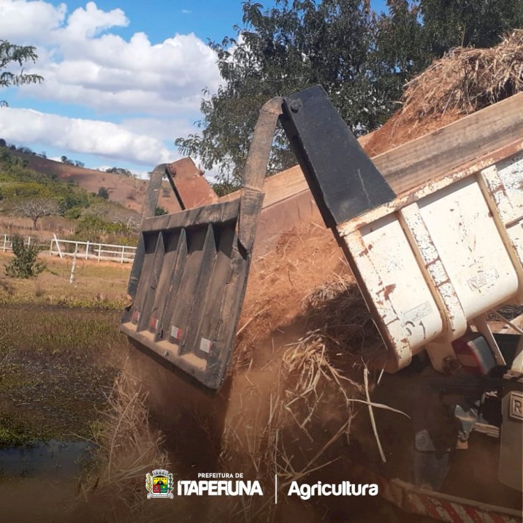 Prefeitura trabalha na melhora da estrada do Xanguá