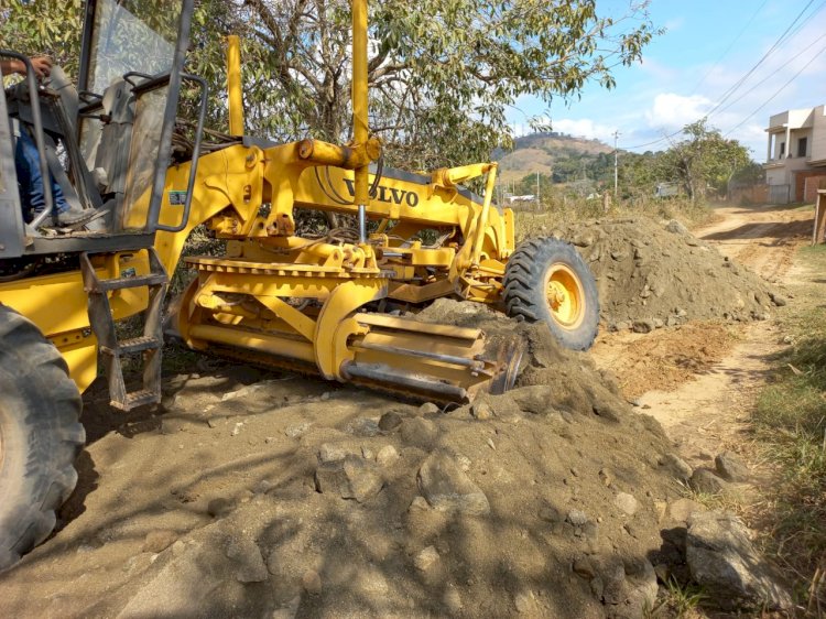 Secretária de Agricultura de Itaperuna acompanha equipe de trabalho no Morro Azul