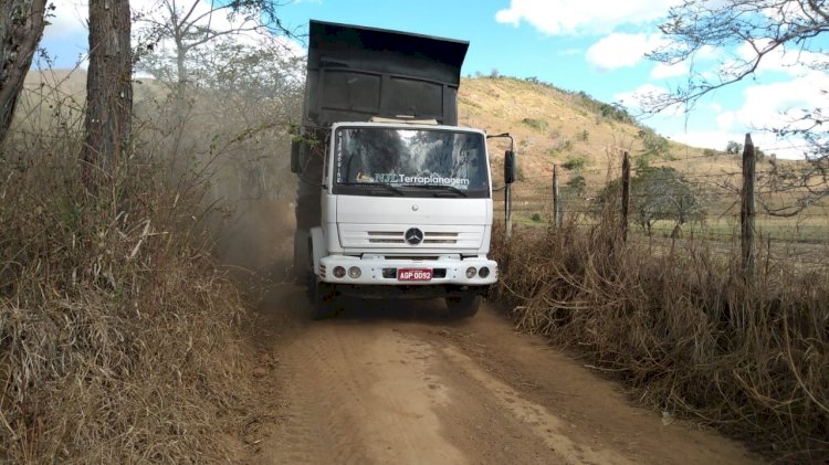 Secretária de Agricultura de Itaperuna acompanha equipe de trabalho no Morro Azul