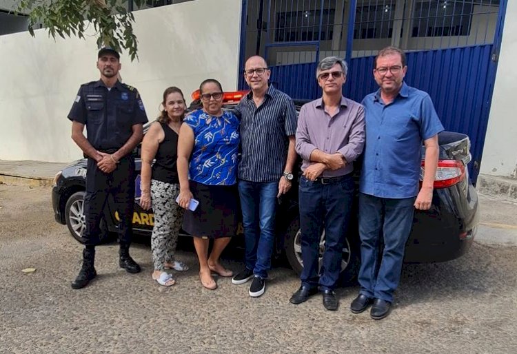 SECRETÁRIO DE EDUCAÇÃO DE ITAPERUNA VISITA ESCOLA NO BAIRRO CARULAS