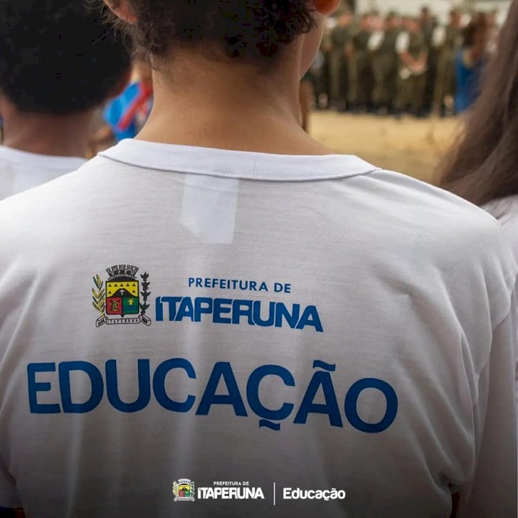 Prefeitura realiza cerimônia de entrega dos novos uniformes escolares