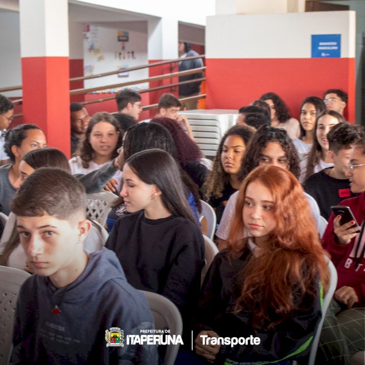 Projeto de Educação no Trânsito realiza palestra no Colégio Lions.