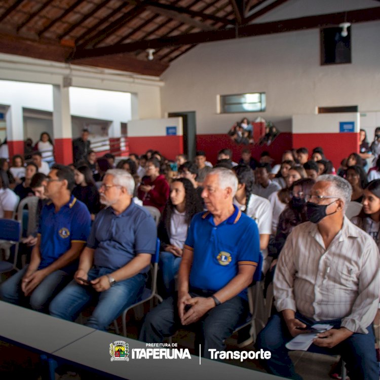 Projeto de Educação no Trânsito realiza palestra no Colégio Lions.