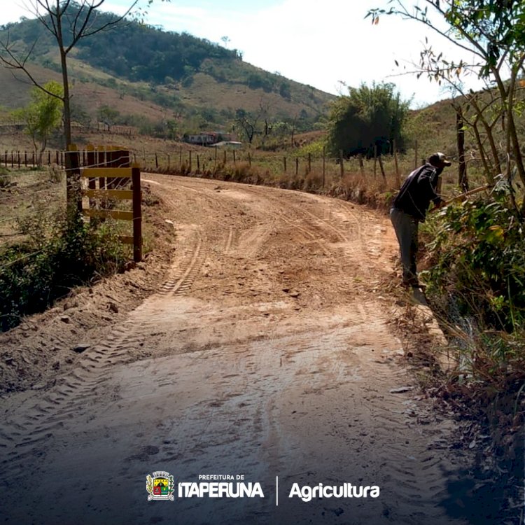 Estrada do Bambuí recebe equipe da Secretaria de Agricultura.