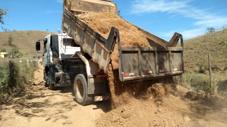 Secretaria de Agricultura de Itaperuna recupera a Estrada do Bambuí