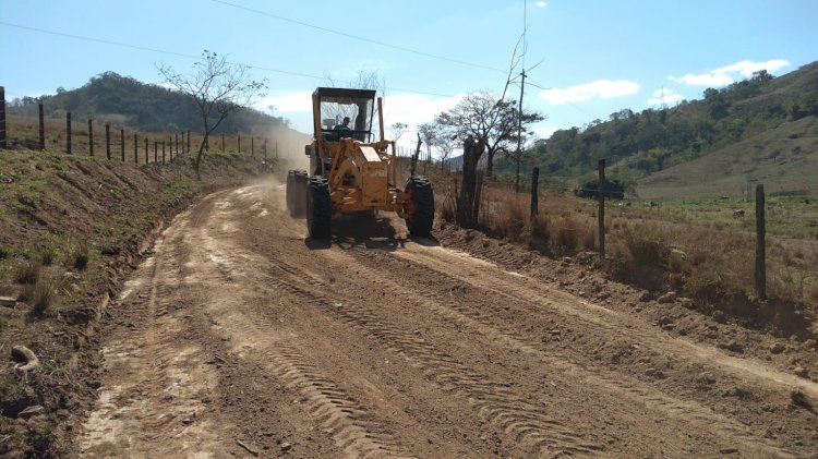 Secretaria de Agricultura de Itaperuna recupera a Estrada do Bambuí