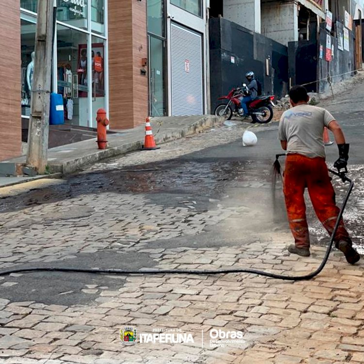 Rua Dez de Maio recebe novo asfalto