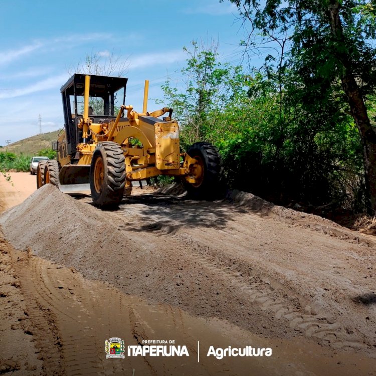 Estrada do Bambuí recebe equipe da Secretaria de Agricultura.