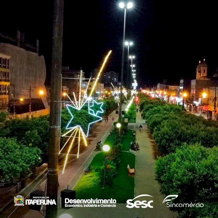 Parceria entre Prefeitura, SESC e Sincomércio inaugura as luzes de Natal em Itaperuna.