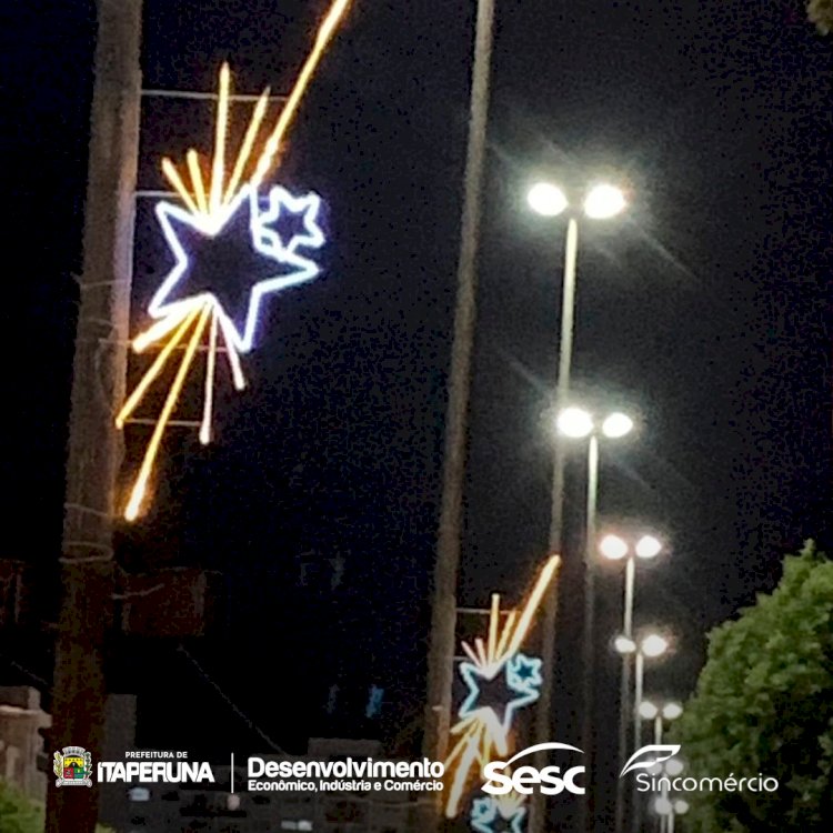 Parceria entre Prefeitura, SESC e Sincomércio inaugura as luzes de Natal em Itaperuna.