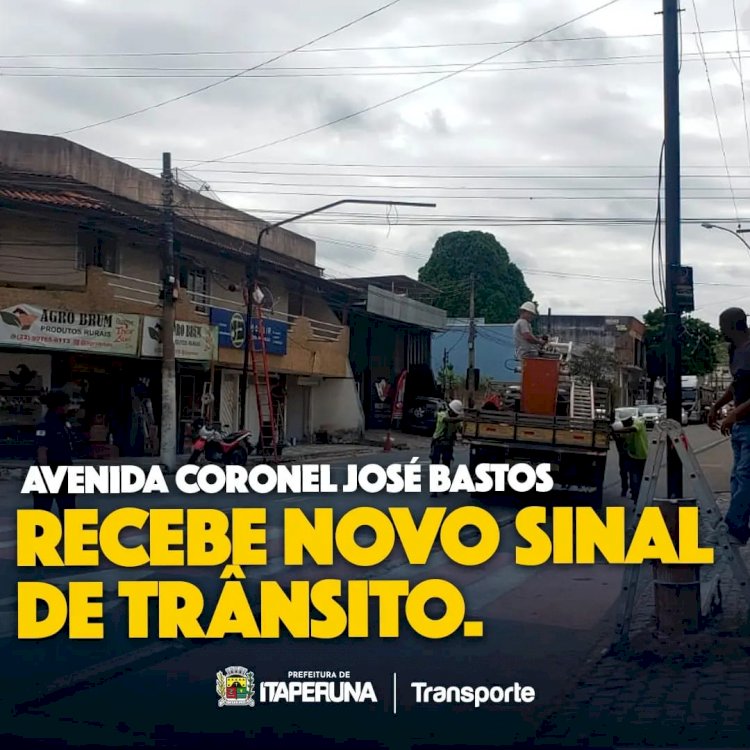 Instalação de semáforo na Avenida Coronel José Bastos, no bairro Aeroporto.