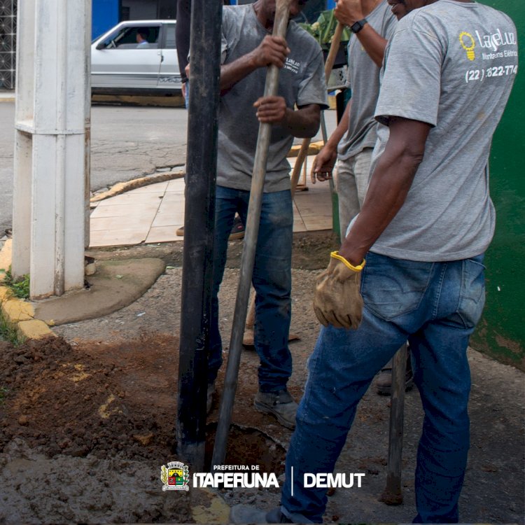 O DEMUT (Departamento de Trânsito) instalou novos semáforos na Vinhosa.