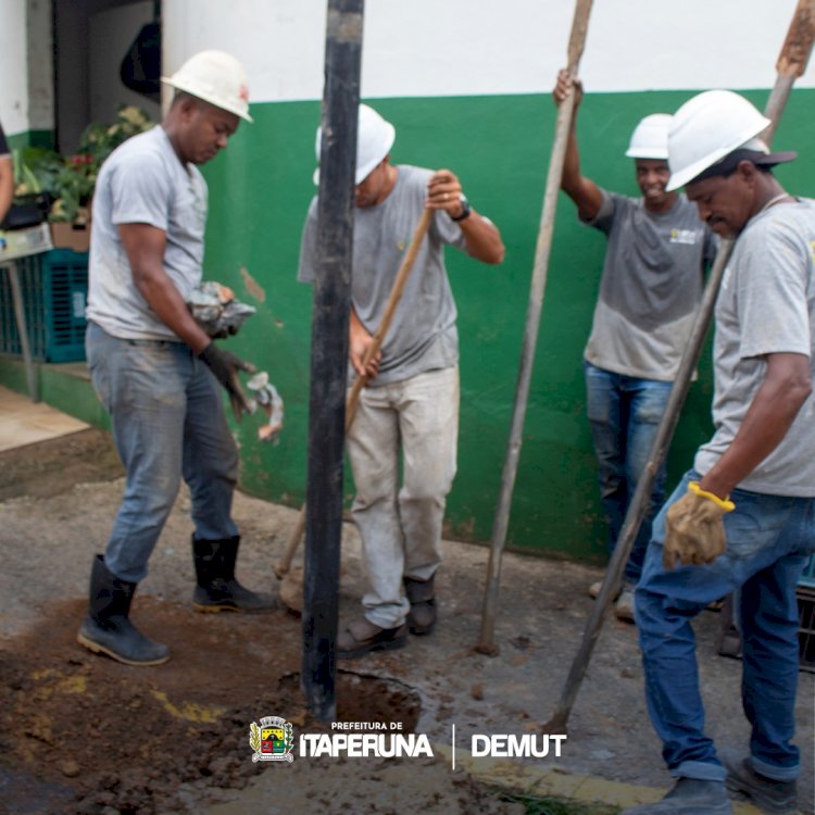 O DEMUT (Departamento de Trânsito) instalou novos semáforos na Vinhosa.