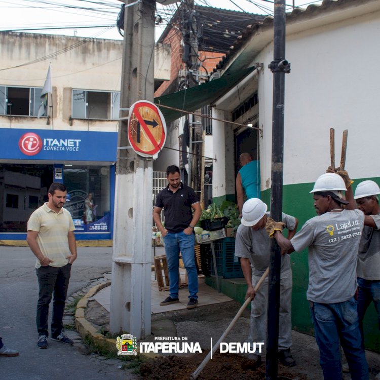 O DEMUT (Departamento de Trânsito) instalou novos semáforos na Vinhosa.