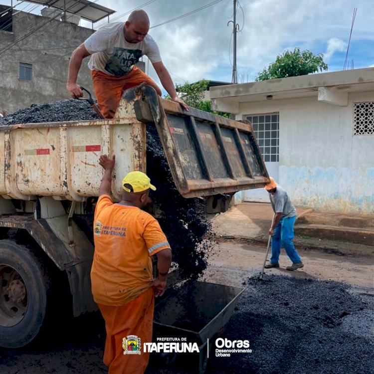 Secretaria de Obras leva Operação Tapa Buracos para o bairro São Mateus.