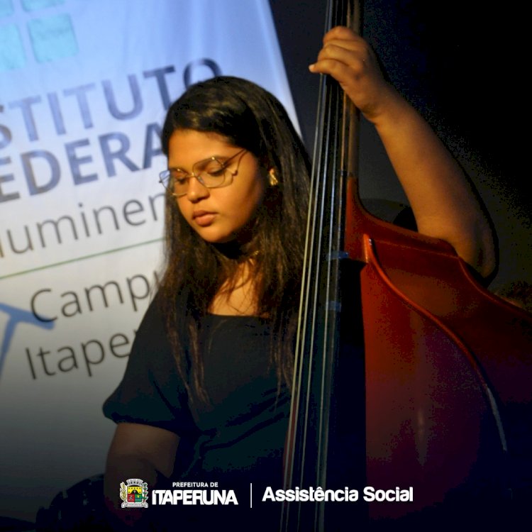 A secretaria de Assistência Social Trabalho e Habitação, com a Orquestra Retocando, o CRAS e o SCFV da pessoa Idosa, promoveram Concerto de Natal no Cine Teatro do IFF.