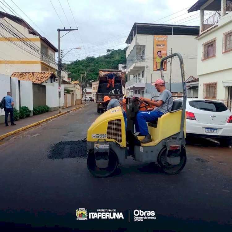 Secretaria de Obras leva a Operação Tapa Buraco para o bairro Vinhosa.