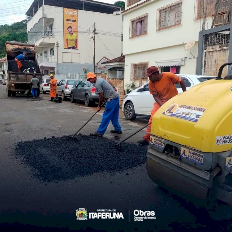 Secretaria de Obras leva a Operação Tapa Buraco para o bairro Vinhosa.