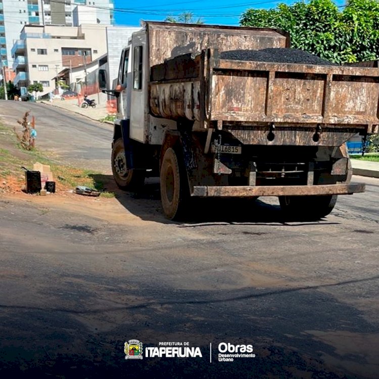 Secretaria de Obras realiza Operação Tapa Buraco no bairro Lions.