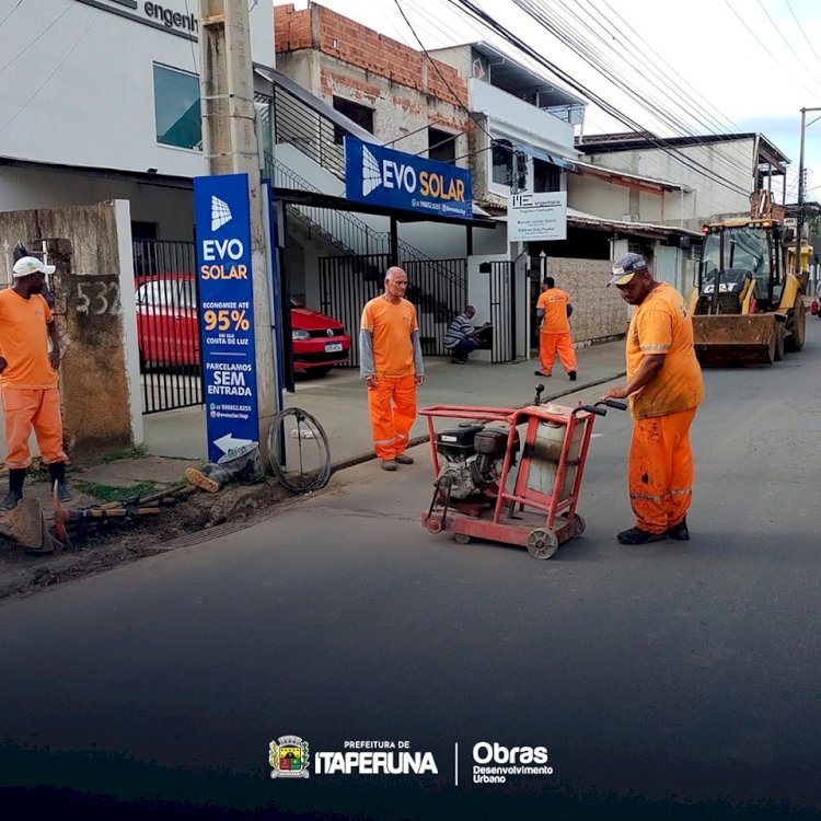 Secretaria de Obras realiza reparo  na rede de esgoto do bairro Cehab.