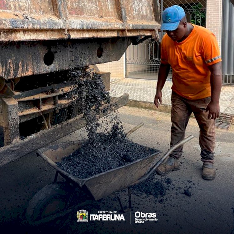 Secretaria de Obras realiza Operação Tapa Buraco  no bairro Fiteiro.