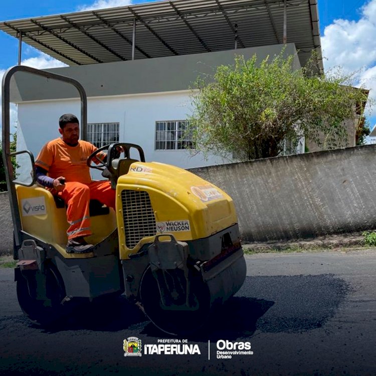 Secretaria de Obras realiza Operação Tapa Buraco  no bairro Fiteiro.