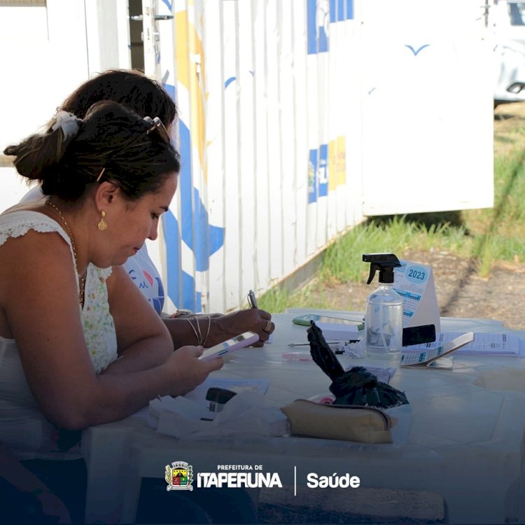 Secretaria de Saúde promove ação de vacinação na Feira Livre e distritos.