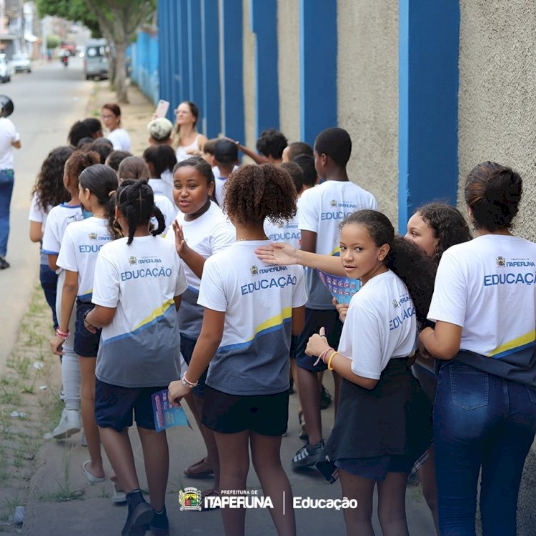 E.M. Francisco de Mattos Ligiéro realiza caminhada de conscientização contra a dengue.