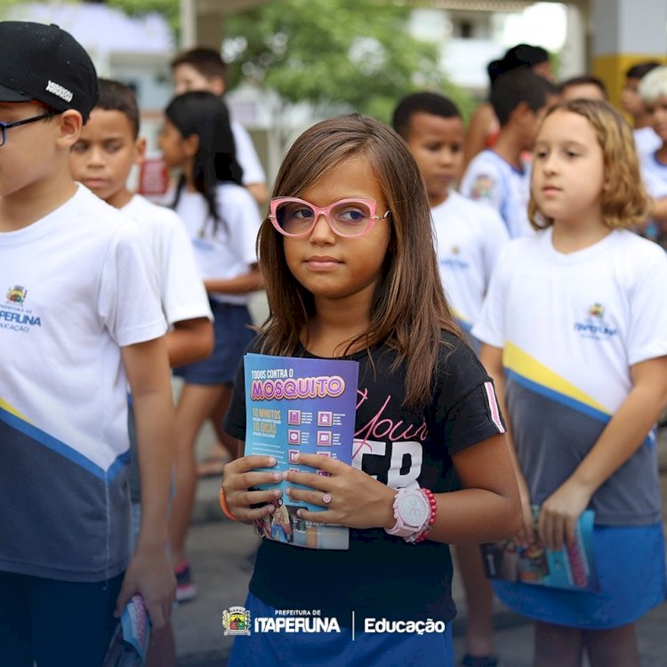 E.M. Francisco de Mattos Ligiéro realiza caminhada de conscientização contra a dengue.