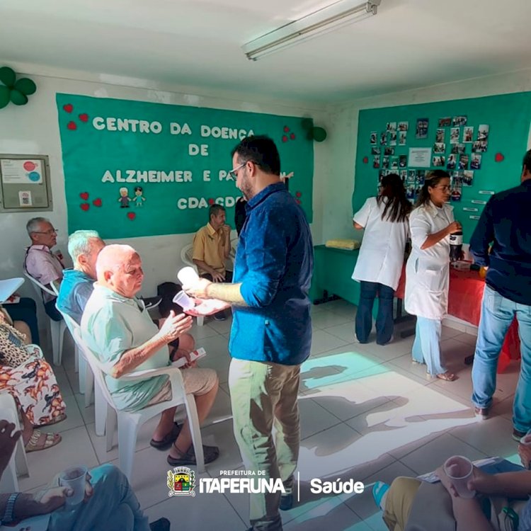 Secretaria de Saúde realiza ação especial no dia mundial de conscientização da doença de Parkinson.