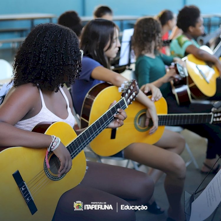 Projeto Primeiro Acorde leva música e inclusão as escolas municipais.