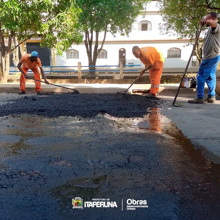 Secretaria de Obras realiza Operação Tapa Buraco  no bairro Cehab.