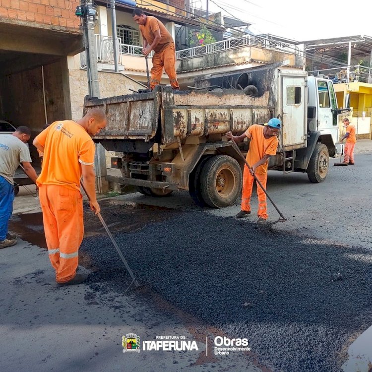 Secretaria de Obras realiza Operação Tapa Buraco  no bairro Cehab.