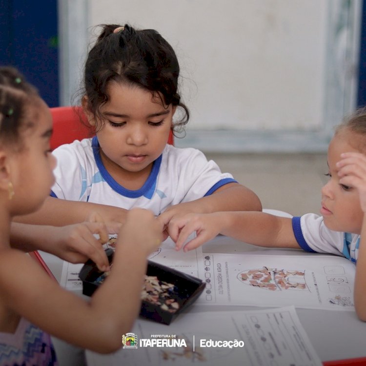 Escolas Municipais celebram o dia do livro infantil.