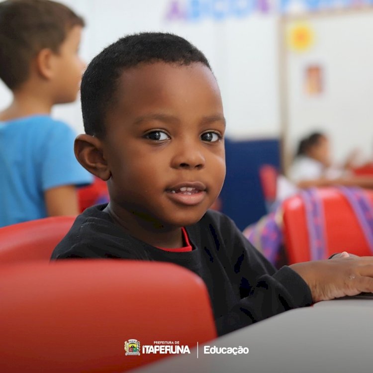 Escolas Municipais celebram o dia do livro infantil.