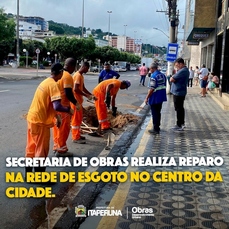 Secretaria de Obras realiza reparo na rede de esgoto no Centro.