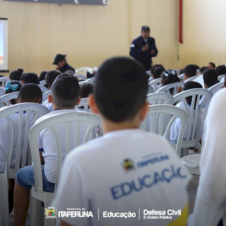 Guarda Municipal ministra palestra contra bullying na E.M. Santa Paz.