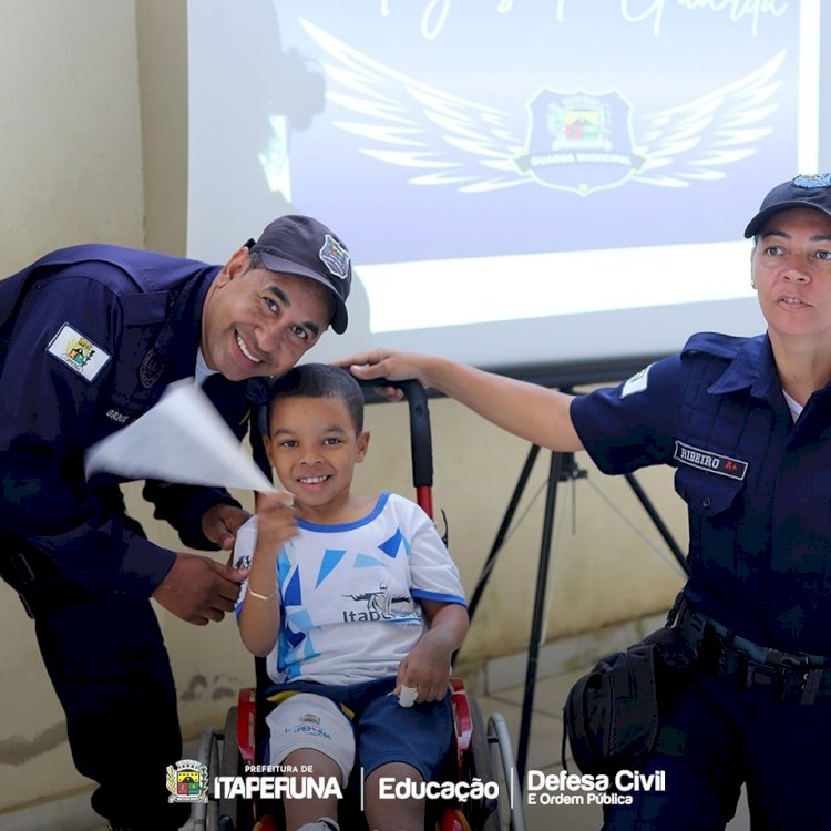 Guarda Municipal ministra palestra contra bullying na E.M. Santa Paz.