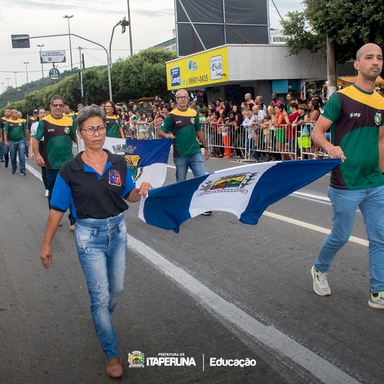 Prefeitura realiza tradicional desfile cívico pelos 134 anos da cidade.