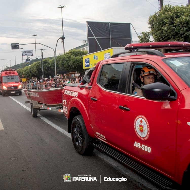 Prefeitura realiza tradicional desfile cívico pelos 134 anos da cidade.