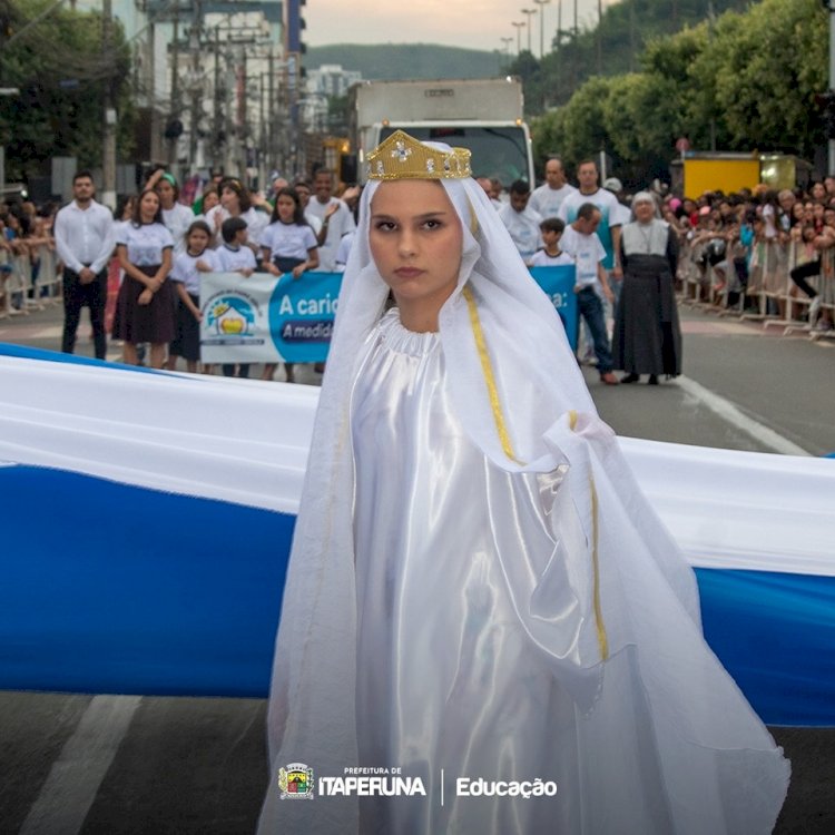 Prefeitura realiza tradicional desfile cívico pelos 134 anos da cidade.