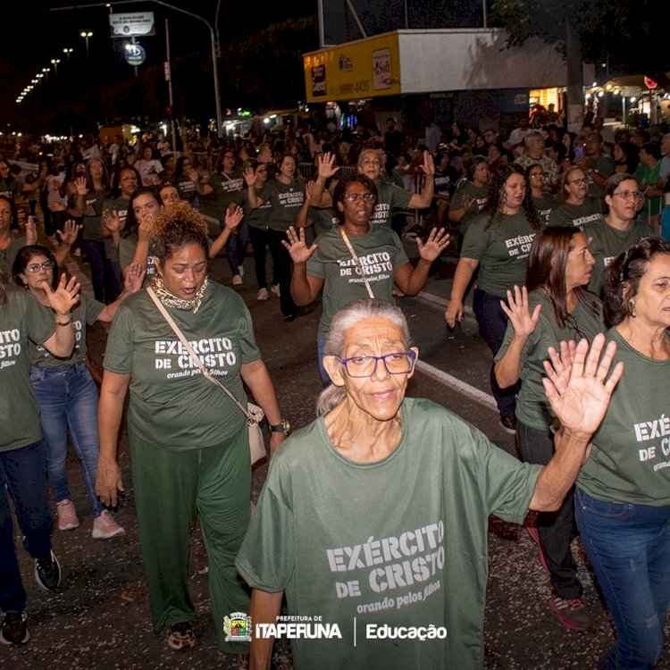 Prefeitura realiza tradicional desfile cívico pelos 134 anos da cidade.