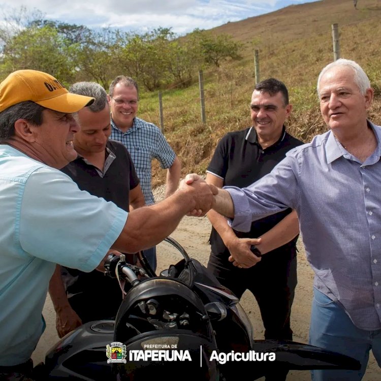 Localidade de Águas Claras recebe a equipe da Secretaria de Agricultura.