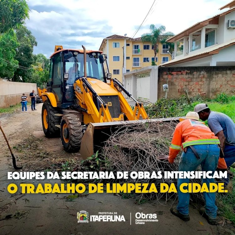 Equipes da Secretaria de Obras intensificam o trabalho de limpeza da cidade.