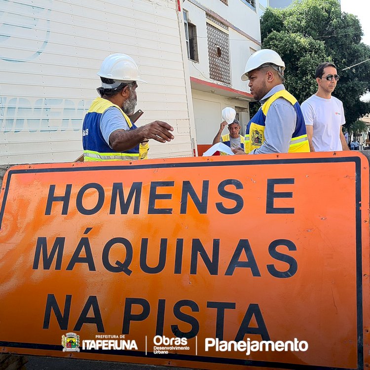 Chegada do material para as obras da galeria da Vinhosa.