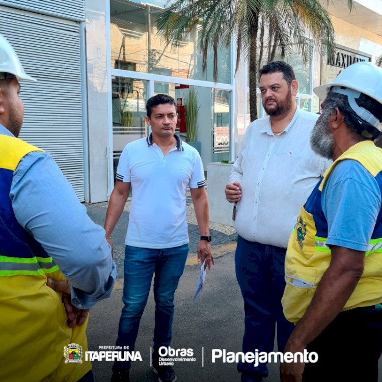 Chegada do material para as obras da galeria da Vinhosa.