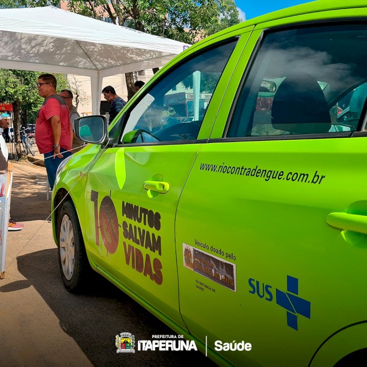 Secretaria de Saúde realiza dia D de combate à dengue na Feira Livre.