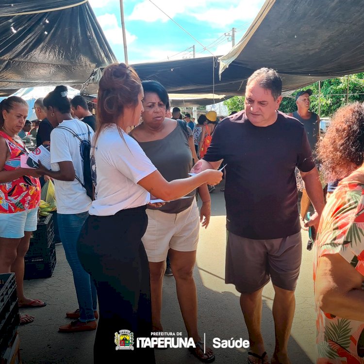 Secretaria de Saúde realiza dia D de combate à dengue na Feira Livre.